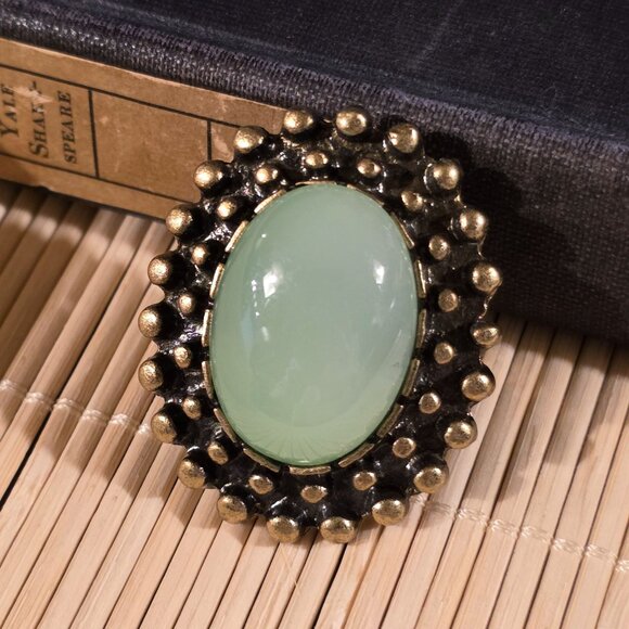 Vintage 90s Bold Bronze and Green Oval Cabochon Ring with Gothic Raised Dots - Picture 4 of 8